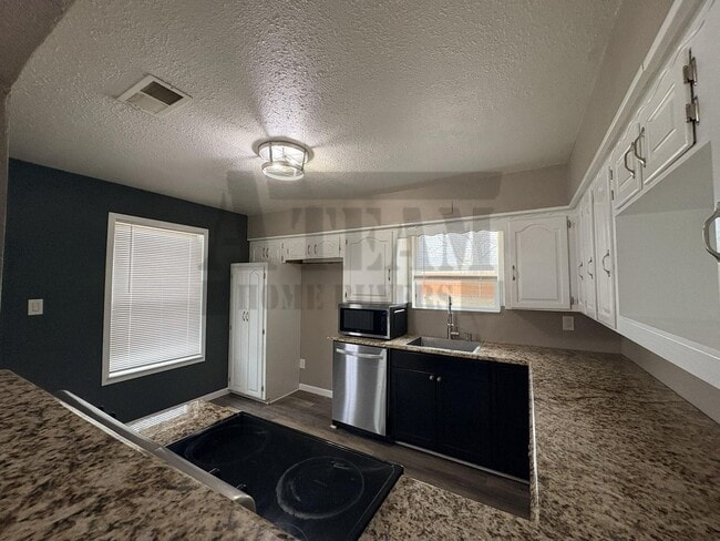 Building Photo - Beautifully updated 1-bedroom, 1-bathroom home!