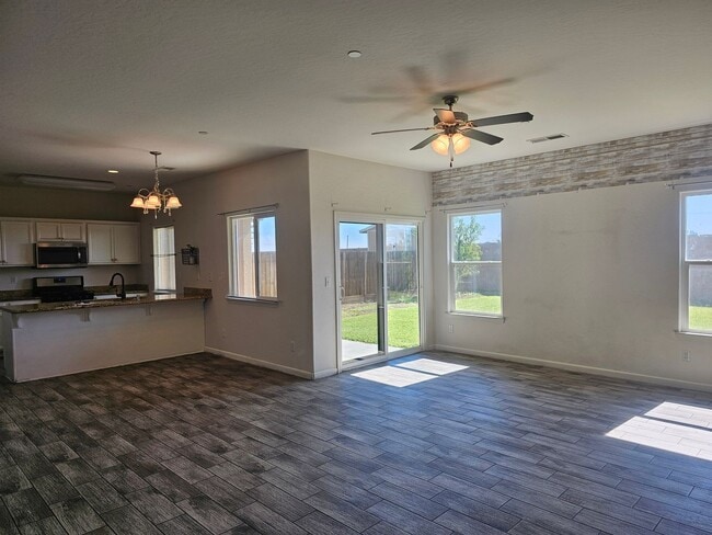 Building Photo - Single Family Home!!