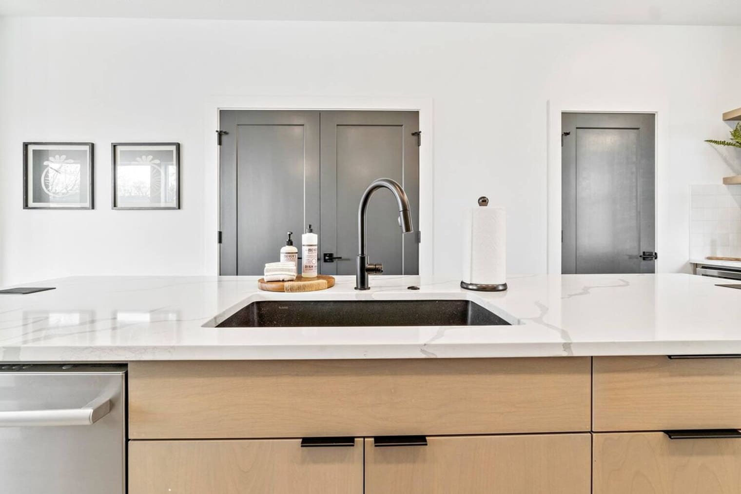 Building Photo - 1530 S Denver Ave