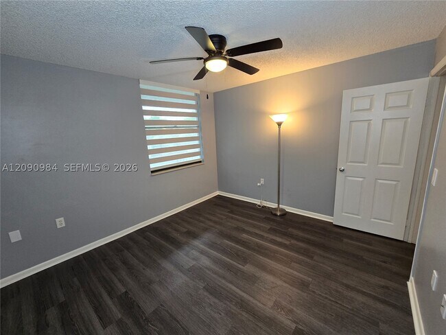 Building Photo - 1526 Whitehall Dr