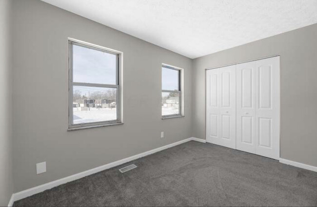 Building Photo - 2194 Rotunda Dr