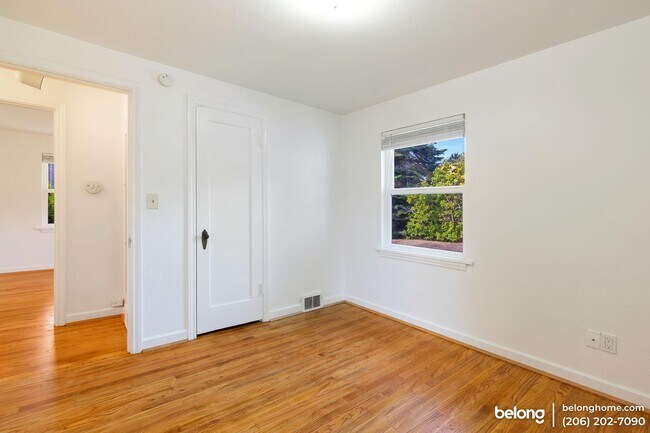 Building Photo - 3532 NE 87th St