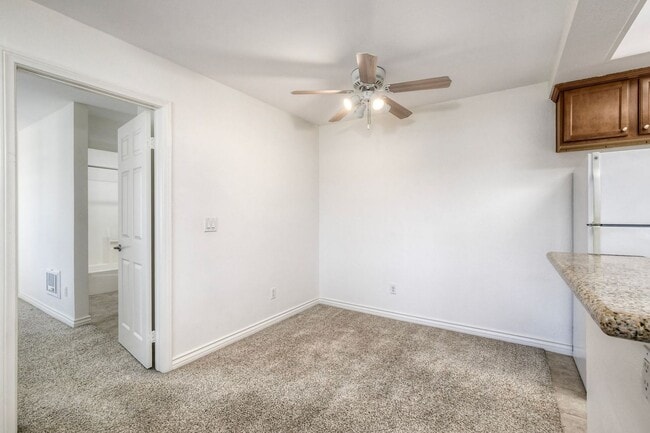 Building Photo - Gated Community - Ready To Go