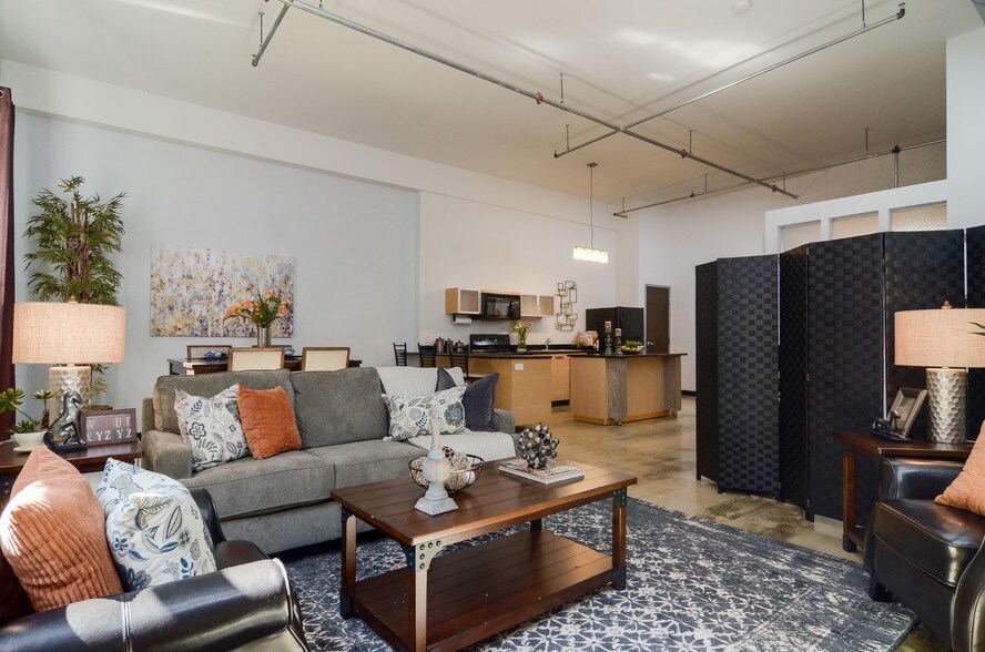 Building Photo - 350 St Peter St