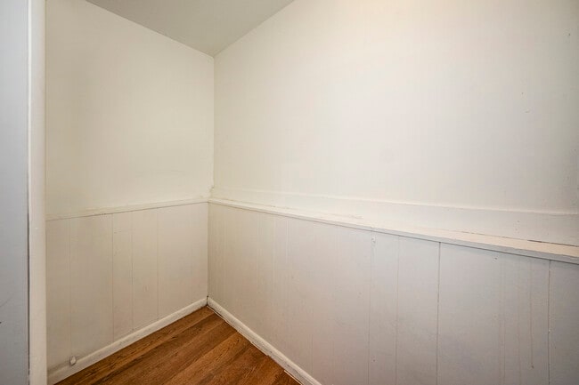 Building Photo - 401 Pauline Blvd