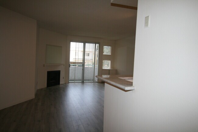 Building Photo - 3637 Clarington Ave