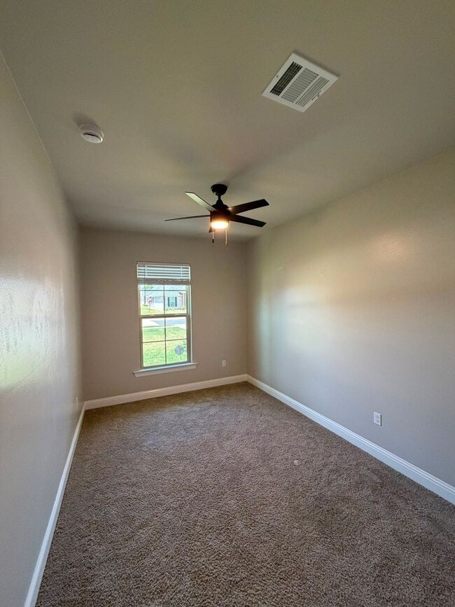 Building Photo - 421 Blanchard Lp