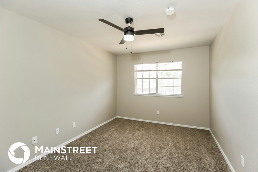 Building Photo - 1921 N Ann Arbor Ave