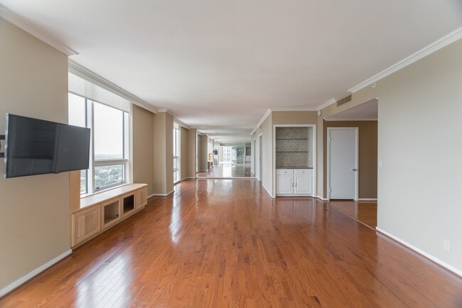 Building Photo - 5100 San Felipe St