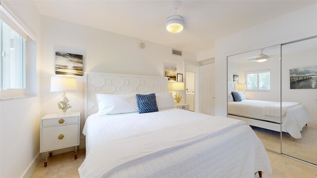 Building Photo - 1824 S Ocean Dr