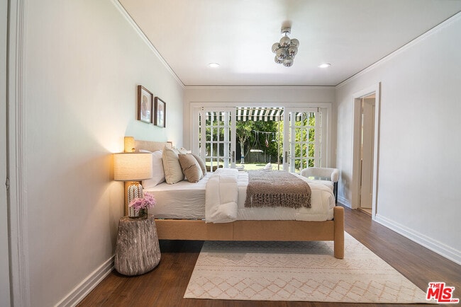 Building Photo - 121 S Poinsettia Pl
