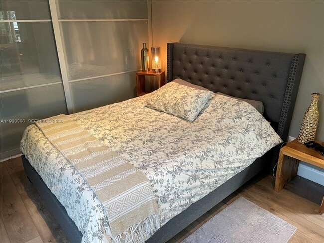 Building Photo - 2654 SW 25th Ter