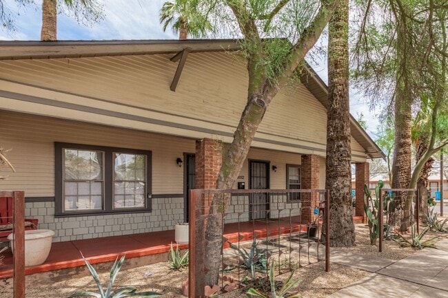 Building Photo - Two Bedroom Townhome in Garfield District!