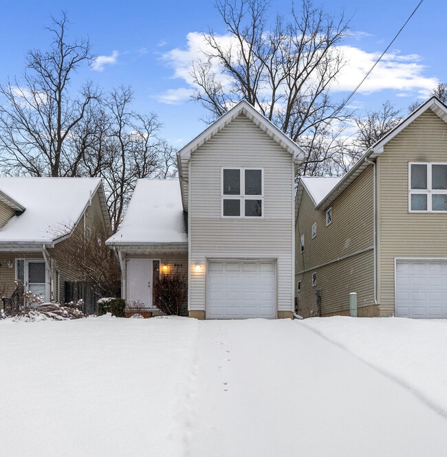 Building Photo - 905 Wildt St