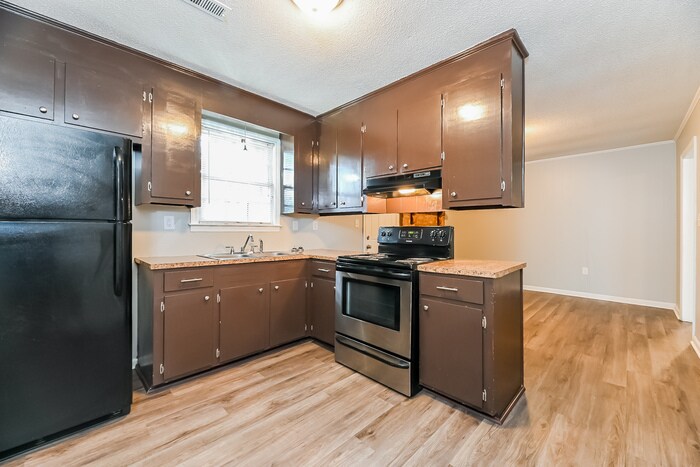 Building Photo - 7720 Mendelwood Dr