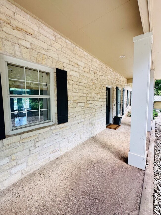 Building Photo - *** Lake Austin House * Waterfront * Lush 2 Acre Yard w/ Boat Dock * Pet Friendly * Fully Furnish...