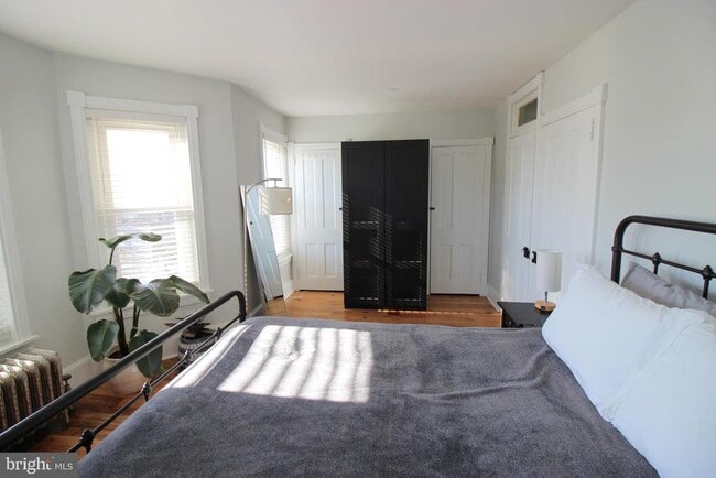 Building Photo - 141 W Mulberry St