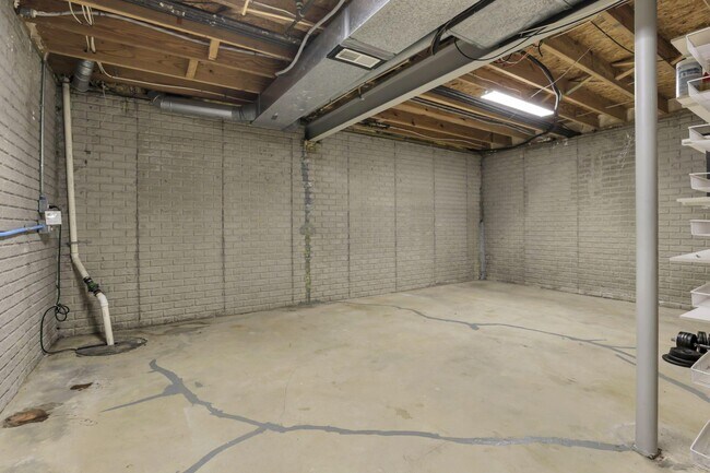 Building Photo - 2573 Rustling Oak Blvd
