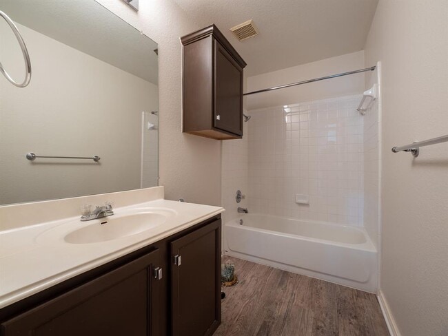 Building Photo - 1727 Rosenborough Ln S