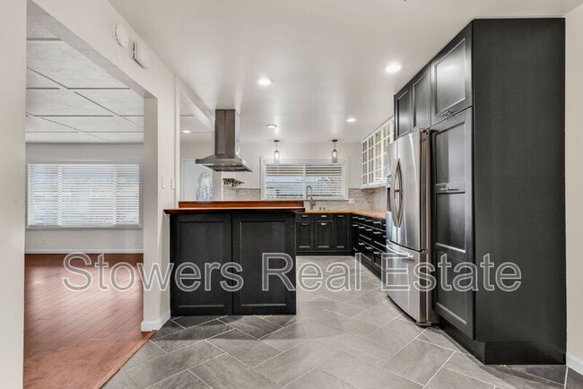 Building Photo - 3928 Dartmouth Way