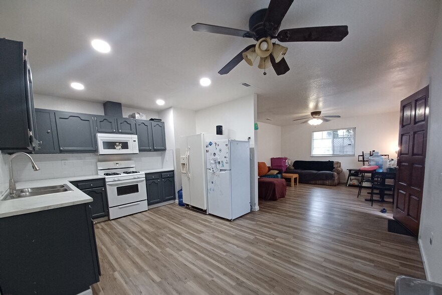 Kitchen - 1111 Central Ave