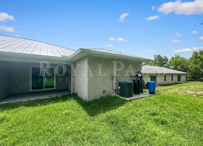 Building Photo - 745 Harry Ave S
