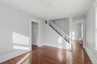 Building Photo - 1446 Lincoln Terrace