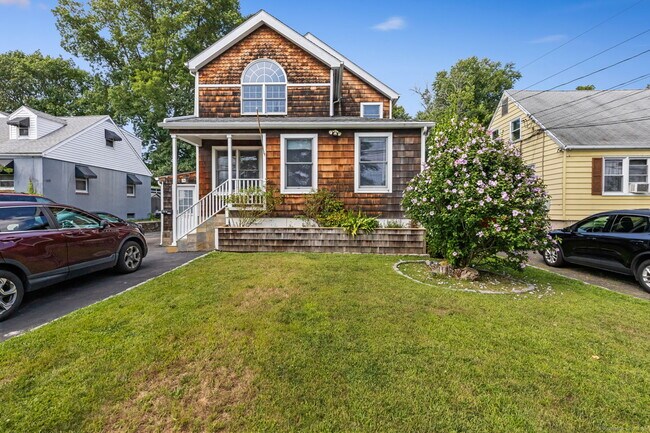 Primary Photo - 74 Myrtle St