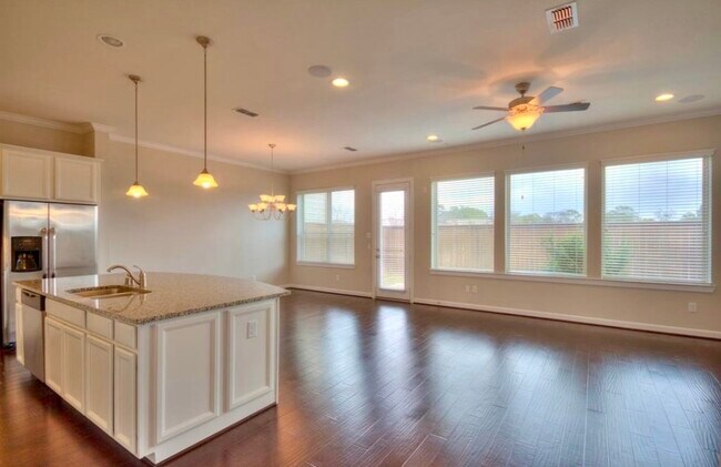 Building Photo - 1804 Cavanal St