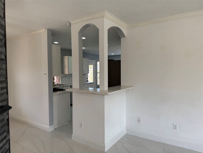 Building Photo - 17526 Coventry Oaks Dr