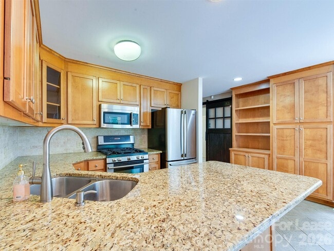 Building Photo - 2329 Kingsbury Dr