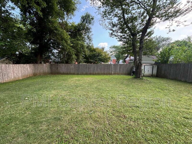 Building Photo - 4706 Red Fox Rd
