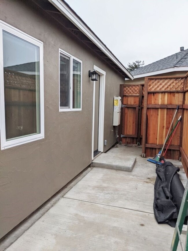 Building Photo - Adorable 1 Bedroom 1 Bath in Seaside