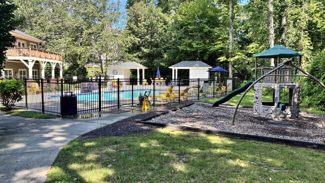 Building Photo - "Spacious 3-Bed, 2-Bath Condo Retreat in Fletcher – 1413 Sq Ft of Comfort. With $250 move in spec...