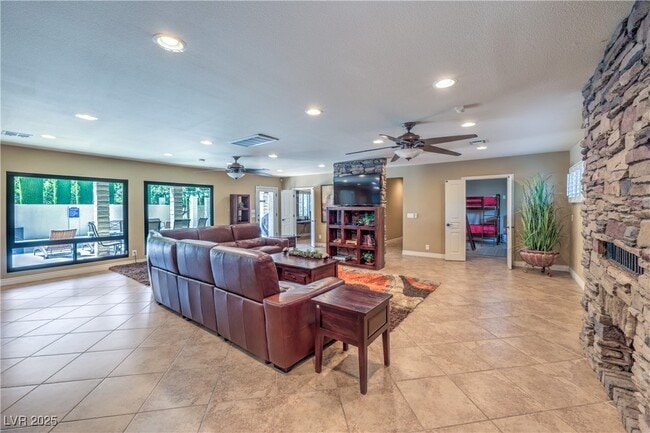 Building Photo - 2701 Alta Dr