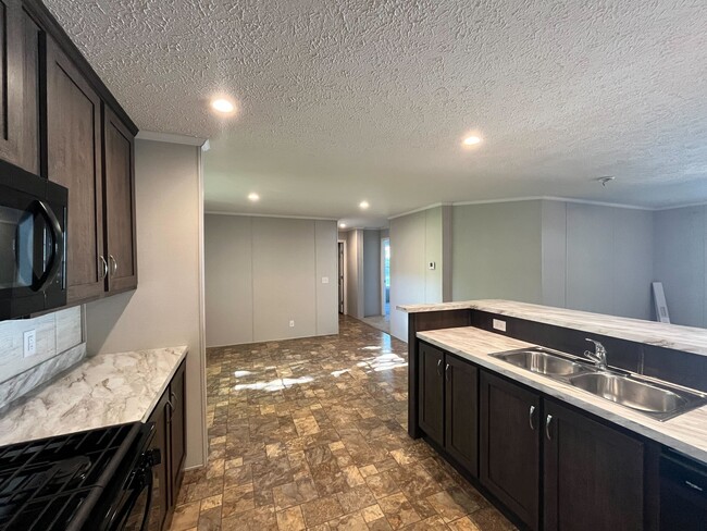 Building Photo - 1607 Delaware Dr