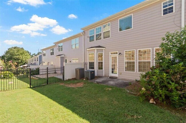 Building Photo - 3323 Castleberry Village Cir