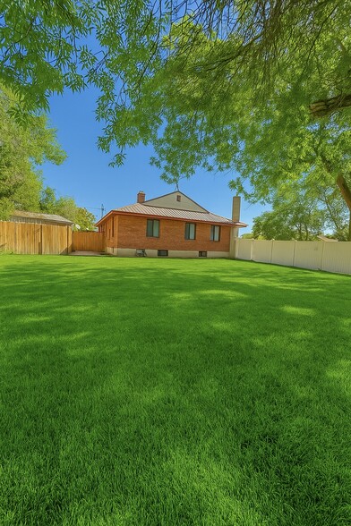 Building Photo - 690 Holbrook Drive
