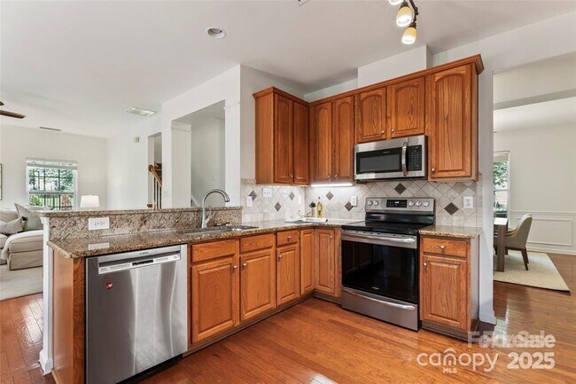 Building Photo - 2003 Red Carpet Ct