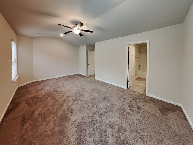 Building Photo - 10 Cardinal Ct