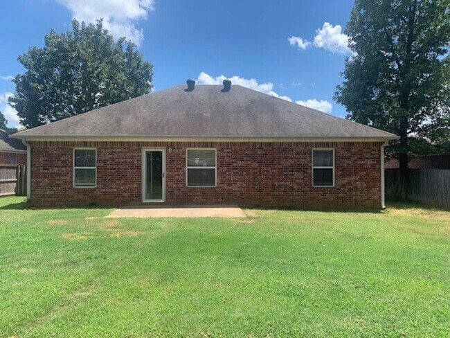 Building Photo - Sorry No Smoking and Pets Permitted with R...