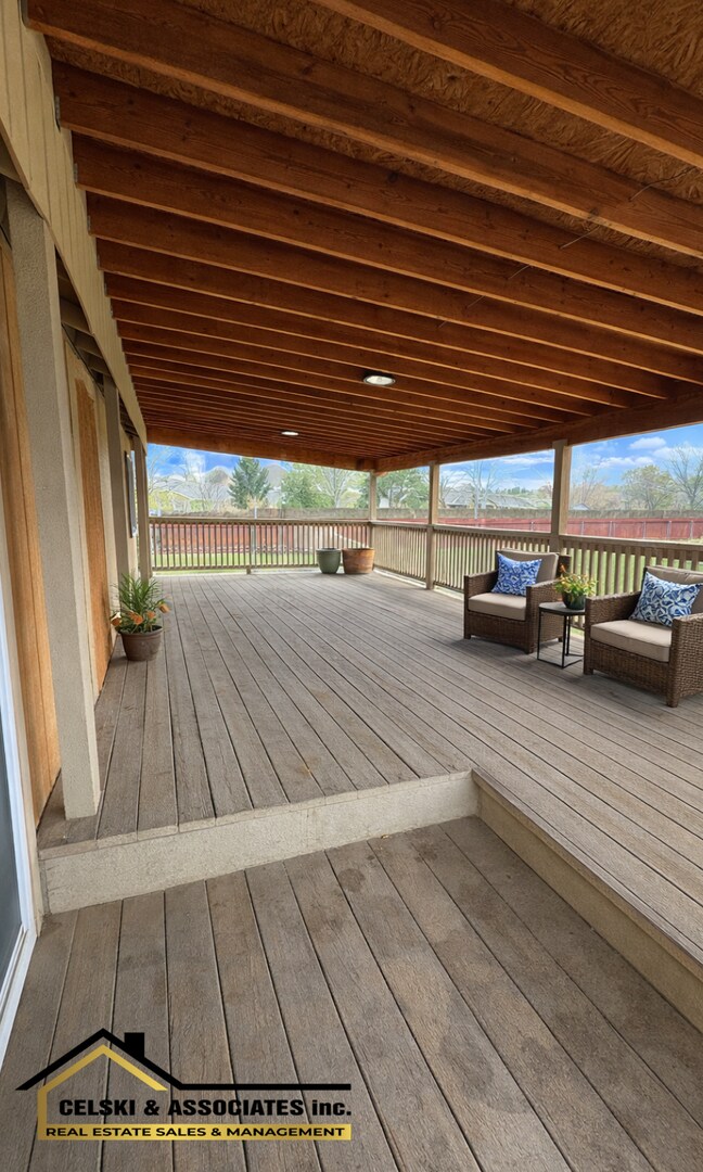 Building Photo - Spacious, Pet-Friendly Home on Half Acre