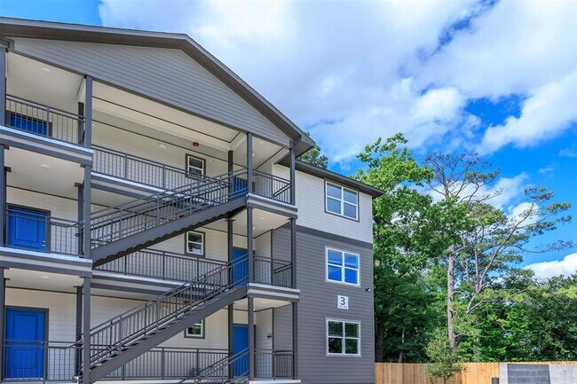 Building Photo - 1620 Oak Tree Dr