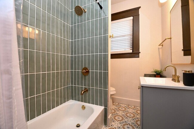 Building Photo - 407 Cordell St