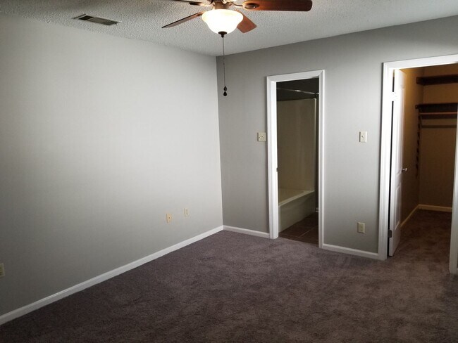 Building Photo - 3 BD, 2 BA, Home in Jacksonville