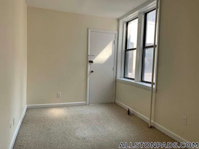 Building Photo - 1137 Commonwealth Ave