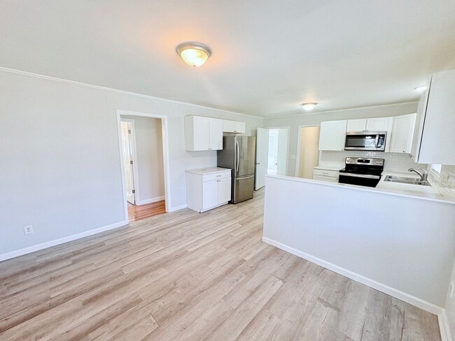 Building Photo - 213 Morris St