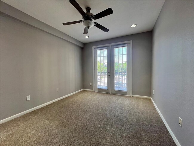 Building Photo - 7575 Kirby Dr