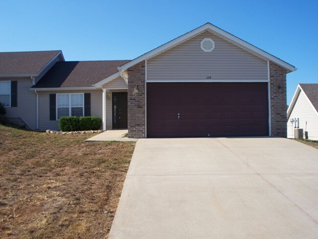 Building Photo - 3 Bedroom 2 Bath Patio Home with 2 Car Garage