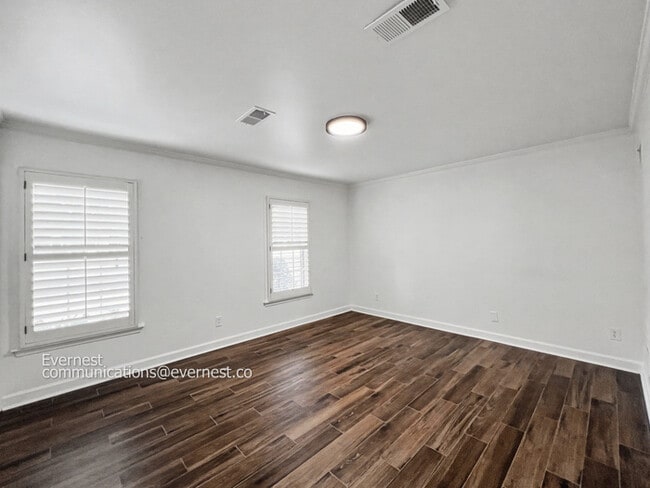 Building Photo - Beautiful 4-Bedroom Home with Modern Amenities / Pet-Friendly / Available Now!